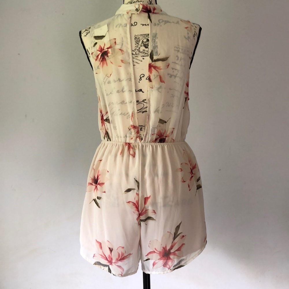 Tobi Floral Romper - Picture 5 of 7
